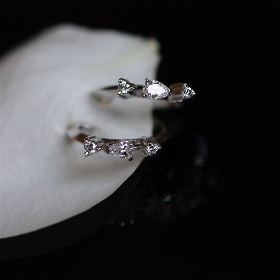 White gold 'Balance' hoop earrings with diamonds BALANCE | OR XS GC/TO-P/FARAU18B CT. 0,18 + 0,08